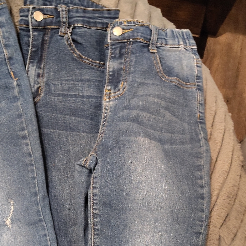 SHEIN Blue Jeans Distressed Denim - Picture 5 of 7